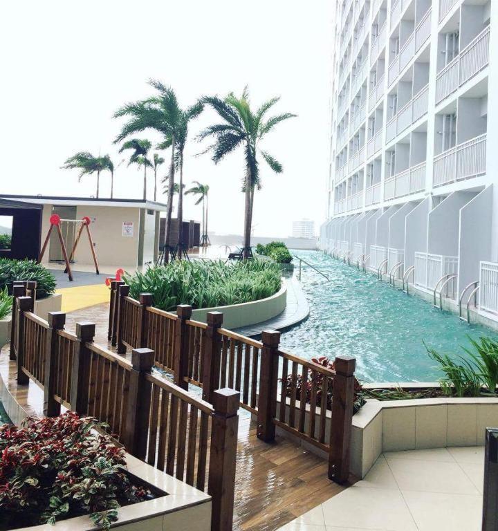 Near Moa, Naia, Picc, & Ccp That Is Comfy With A View! Apartment Manila